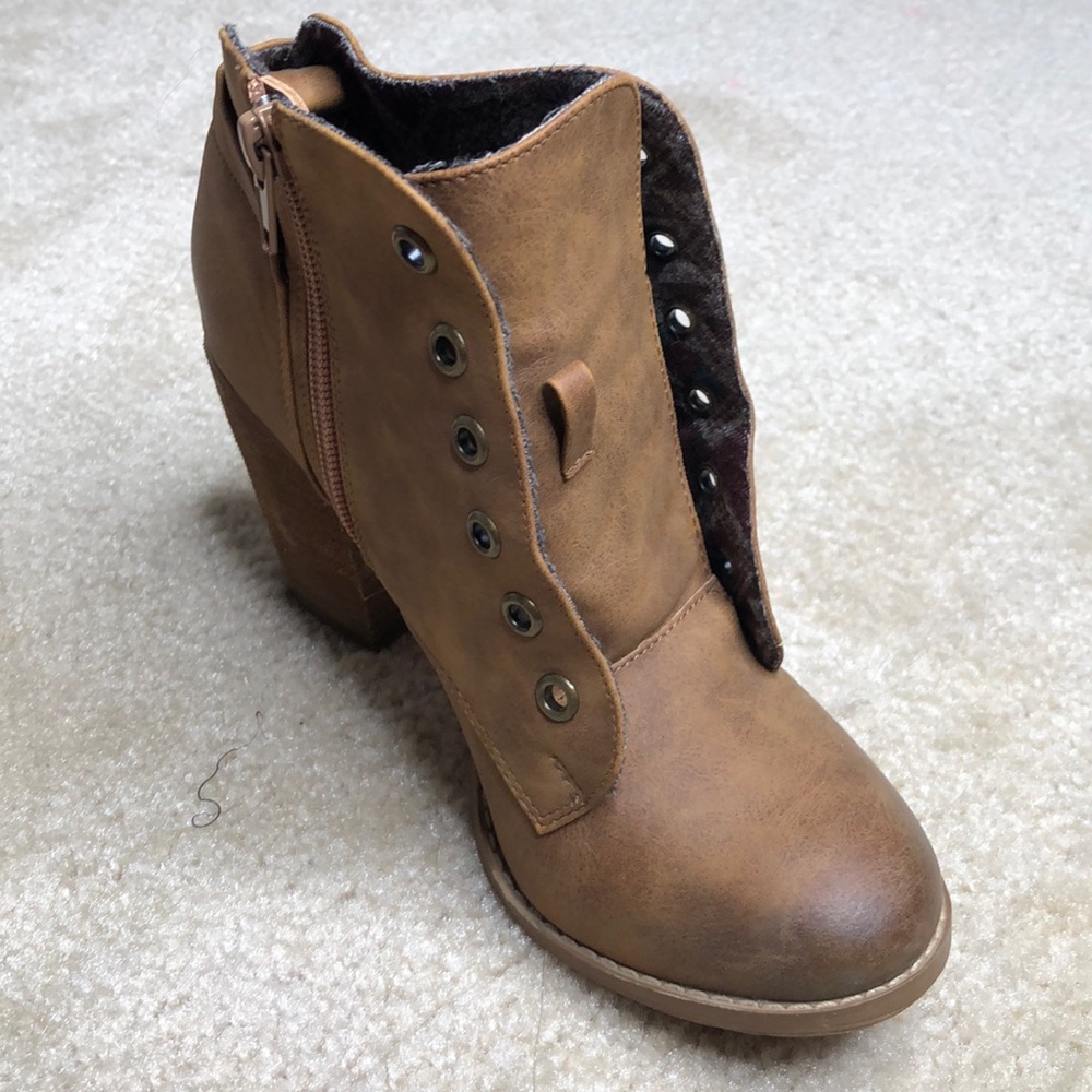 Boots - Picture 2 of 4